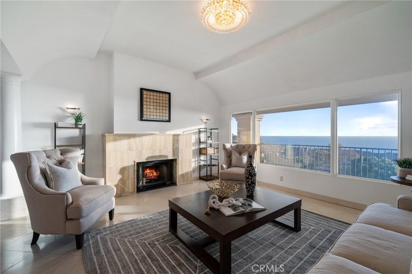 Panoramic ocean views from the living room, family room, dining - photo 8