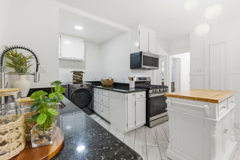 OFFERS TO BE REVIEWED TUE 7/14 AT NOON. Back on the market at no - photo 17