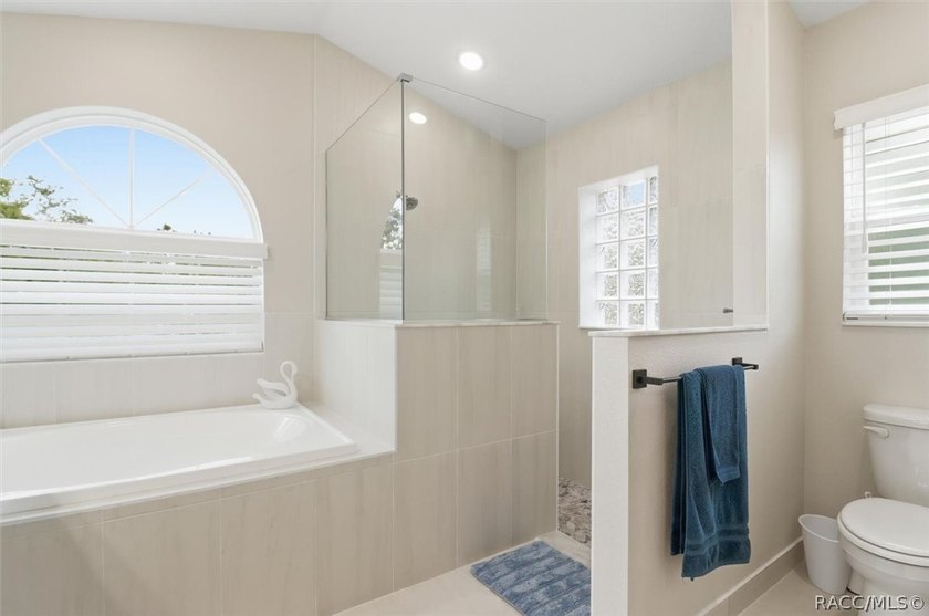 Why wait to build when your Florida dream home is ready right - photo 18
