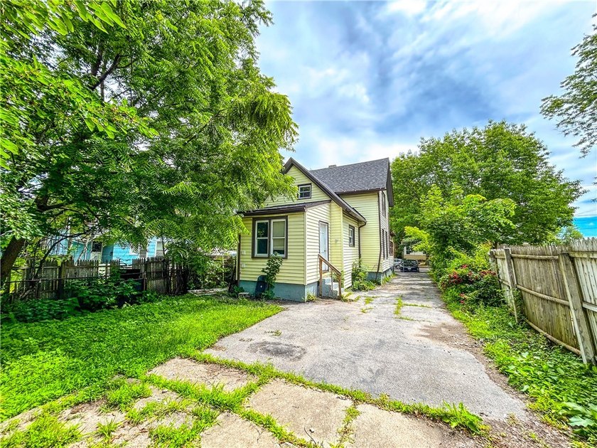 This spacious 4-bedroom, 1.5-bath Colonial in the City of - photo 20