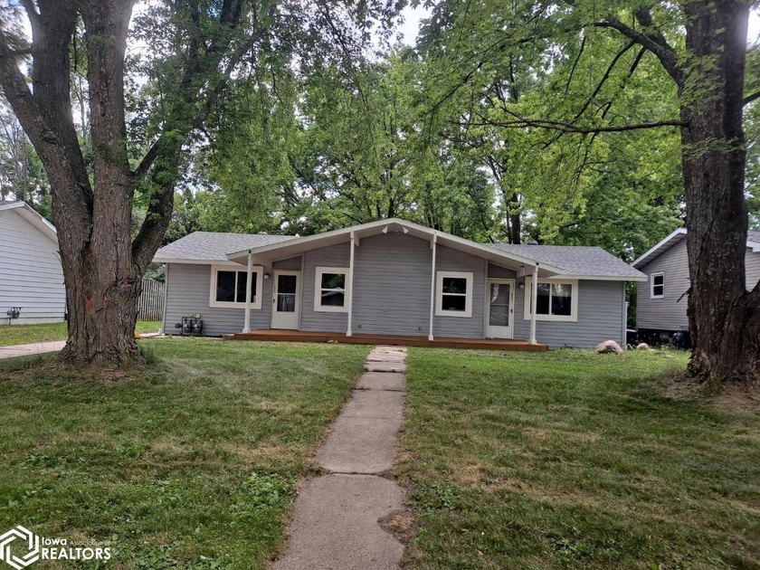 Come check out this fully remodeled duplex in Clear Lake! Both - photo 2