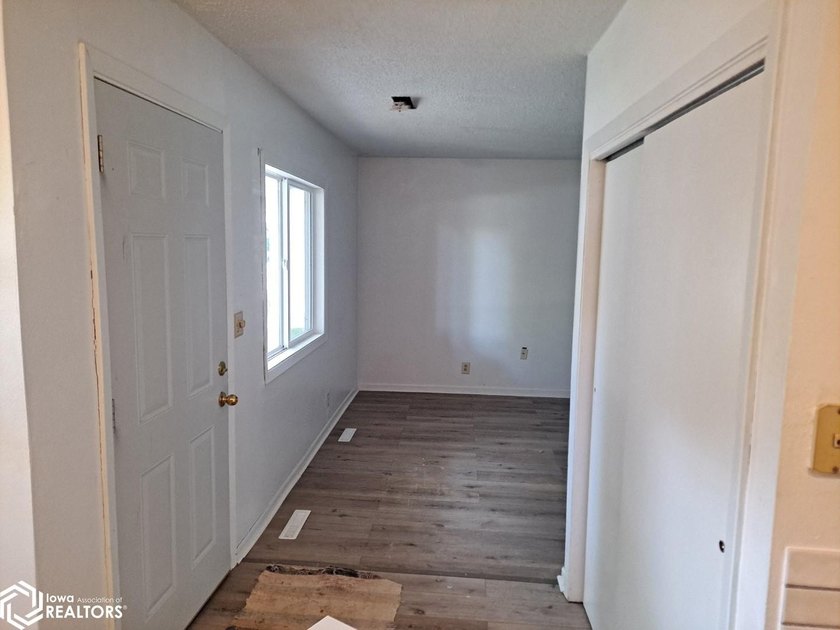 Come check out this fully remodeled duplex in Clear Lake! Both - photo 3