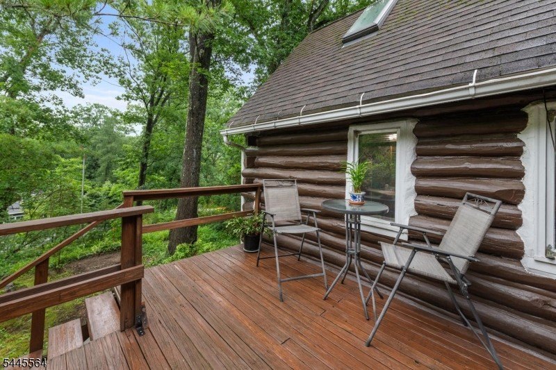 Charming LOG CABIN Home in Greenwood Lake's sought after - photo 3