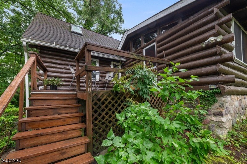 Charming LOG CABIN Home in Greenwood Lake's sought after - photo 6