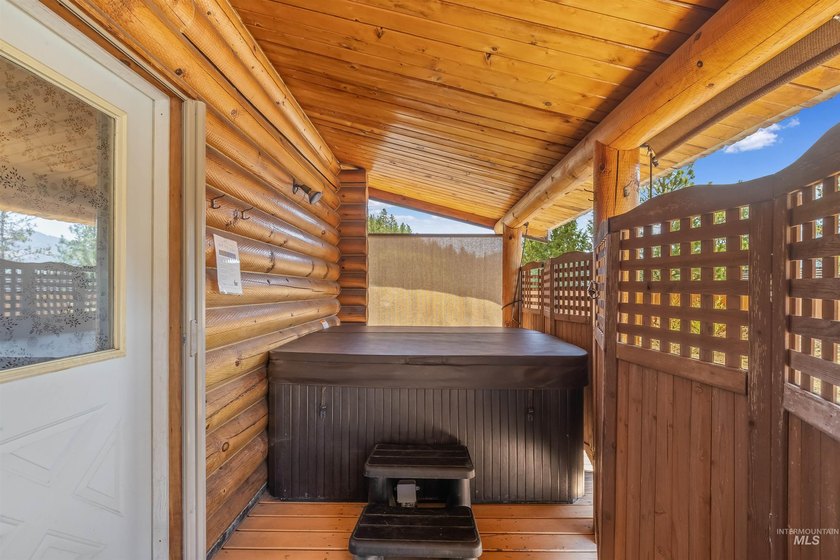 Rare Clearwater River Retreat with Guest Cabins! Whether you're - photo 22