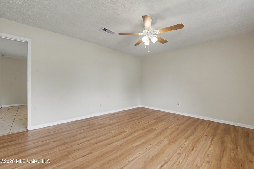 Move-in ready and priced to sell! This beautifully refreshed - photo 5