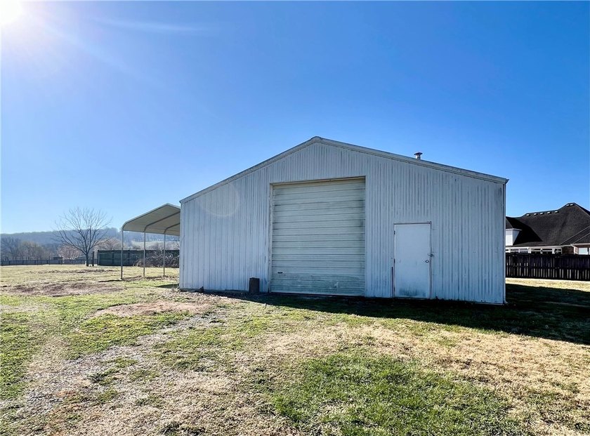 Rare find! Custom home on 3 acres in Fayetteville + 1280 sf shop - photo 2