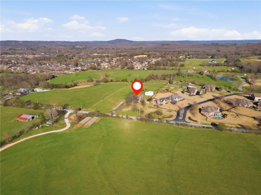 Rare find! Custom home on 3 acres in Fayetteville + 1280 sf shop - photo 4