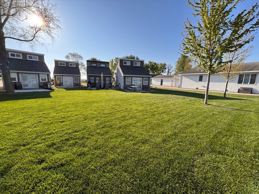 Experience the best of refined lake living with this exceptional - photo 4
