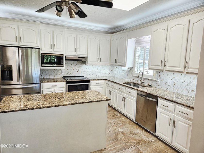 BACK ON THE MARKET DUE TO NO FAULT OF THE SELLER. Ready to spend - photo 23