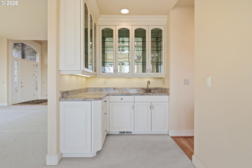 Commanding panoramic views of Mt. Adams, Mt. Hood, and Mt. St - photo 11
