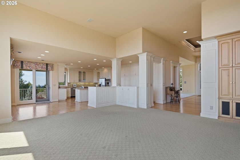 Commanding panoramic views of Mt. Adams, Mt. Hood, and Mt. St - photo 23
