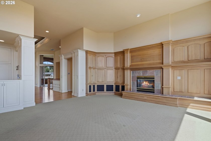 Commanding panoramic views of Mt. Adams, Mt. Hood, and Mt. St - photo 24