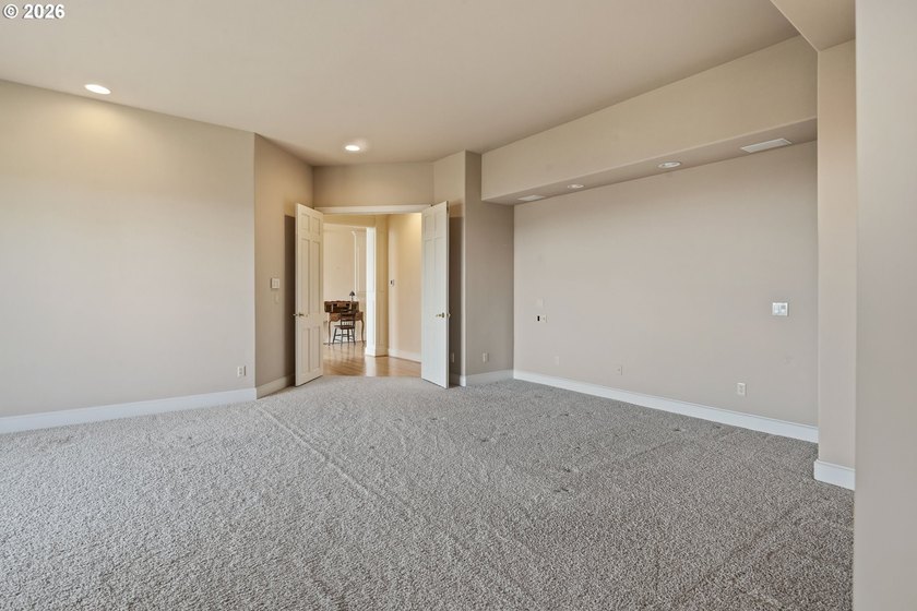 Commanding panoramic views of Mt. Adams, Mt. Hood, and Mt. St - photo 29