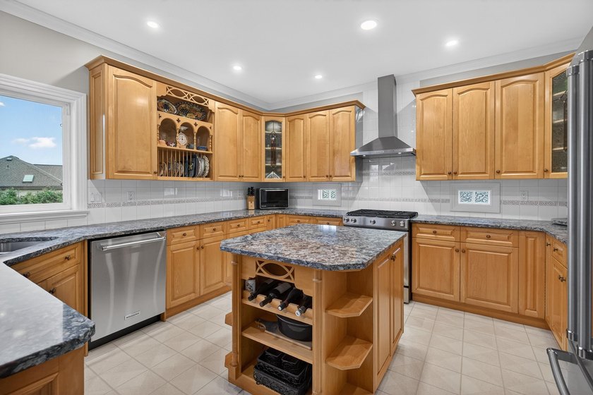Situated in prestigious Abbey Ridge in Fraser Heights, this - photo 7