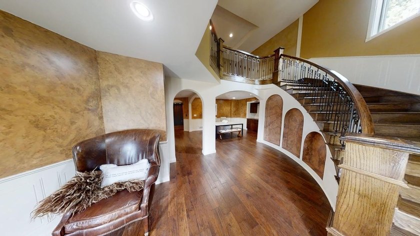 Suitable for multi-generational living! Elevatored 8344 Square - photo 2
