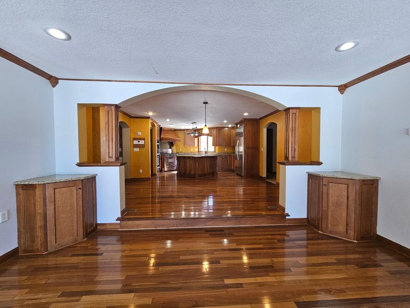 Suitable for multi-generational living! Elevatored 8344 Square - photo 7
