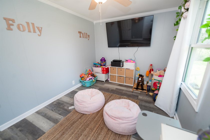 Perfect location in the desired district 2 on Lake Bowen. This - photo 7