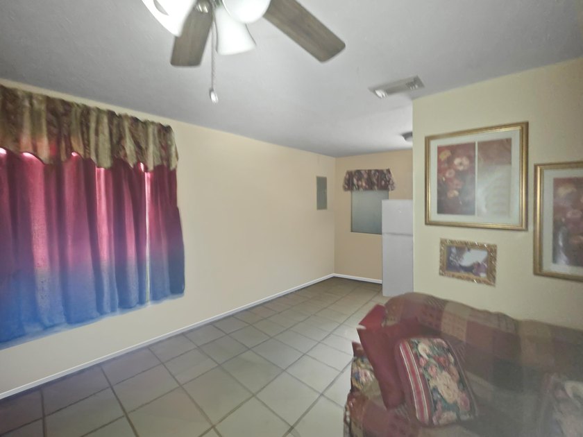 Triplex, 1/1 each unit centrally located in Fort Pierce. Rents - photo 2