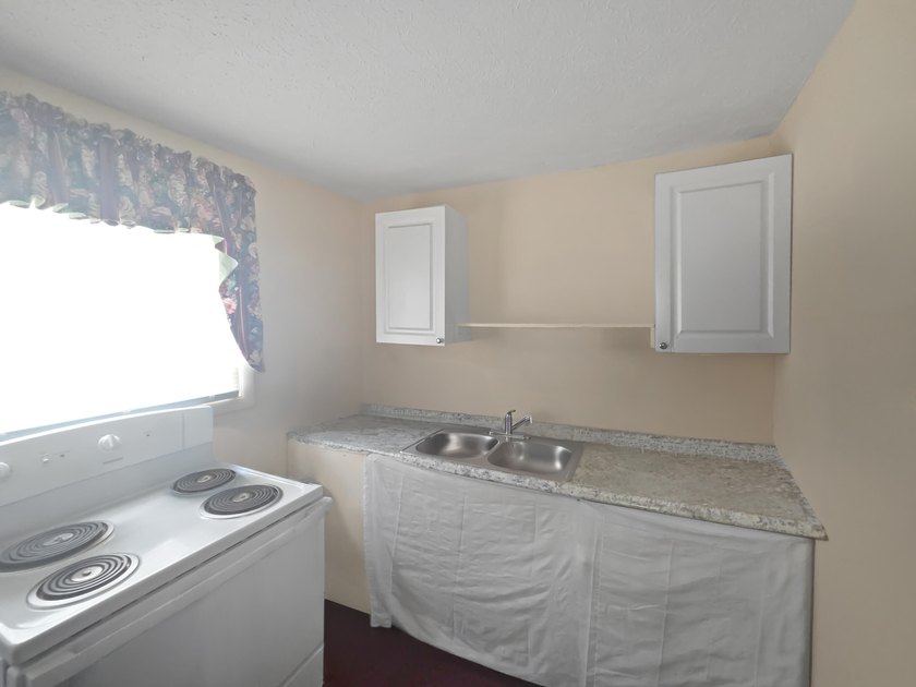 Triplex, 1/1 each unit centrally located in Fort Pierce. Rents - photo 3
