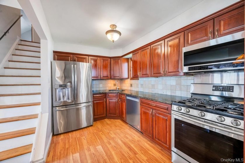 Welcome to this charming 3-bedroom, 2 full bathroom Cape nestled - photo 18