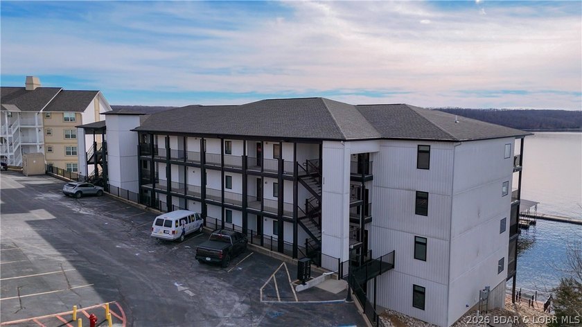 This unit is a true showstopper-defined by class, luxury, and - photo 42