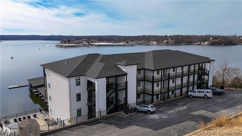 This unit is a true showstopper-defined by class, luxury, and - photo 43