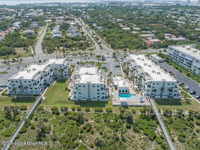 Ocean front complex, gated Royal Mansions! This 2nd floor - photo 43