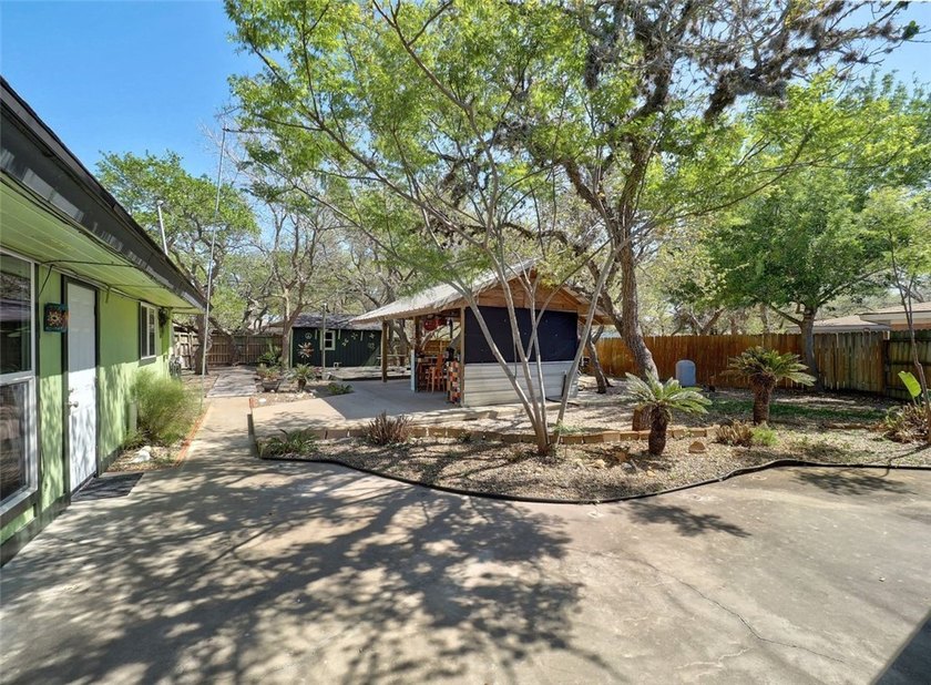 Charming mid-century modern ranch-style home in the desirable - photo 28