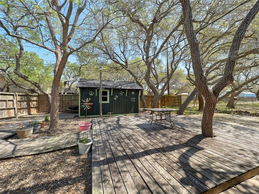 Charming mid-century modern ranch-style home in the desirable - photo 29