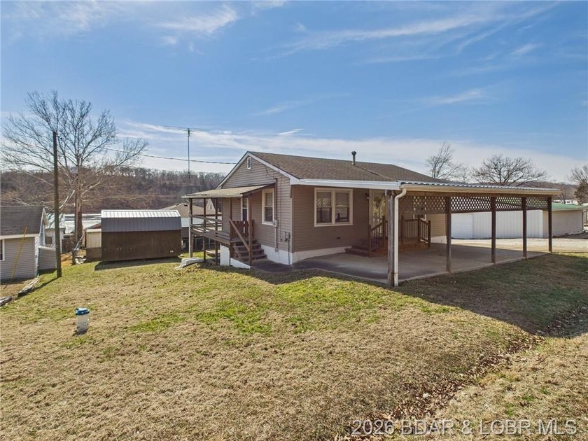 2-bedroom, 1.5 bath home situated on a level 0.13-acre lot with - photo 31