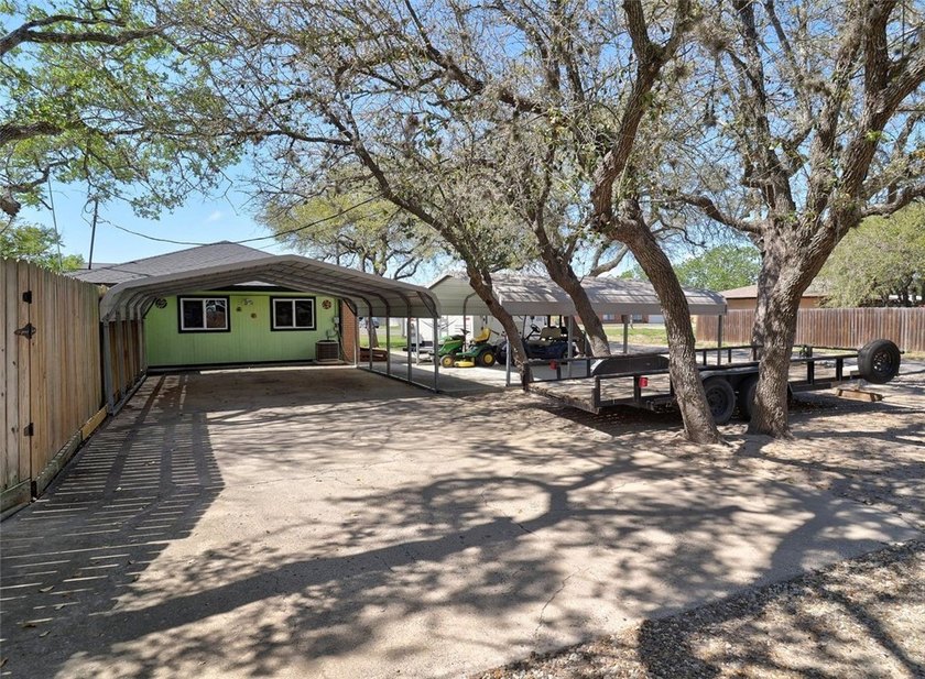 Charming mid-century modern ranch-style home in the desirable - photo 36