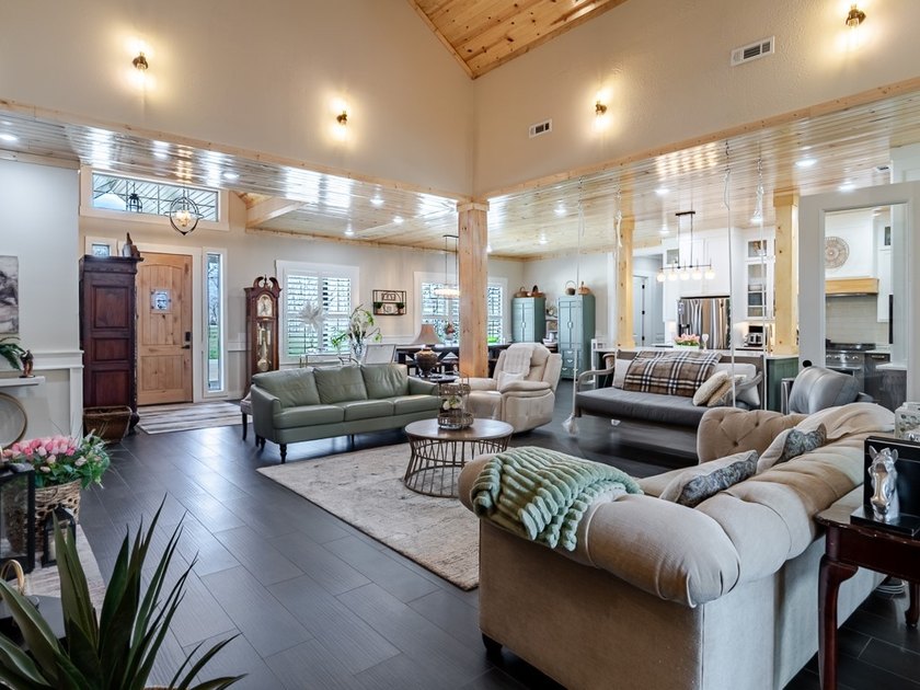 Lovely New spacious home completed in 2024 situated on 5 - photo 8
