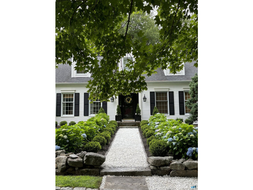 A rare fully furnished home in one of Waterbury's most unique - photo 23