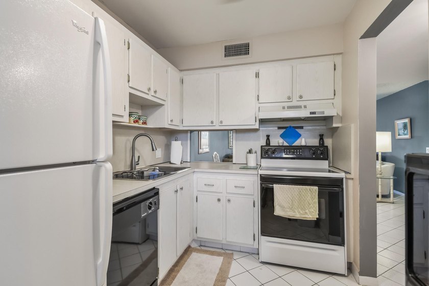Well-maintained and furnished 1-bedroom condo featuring a - photo 10