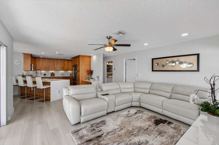 Welcome to Boca Raton's best-kept secret: The Estates Boca Lyons - photo 34