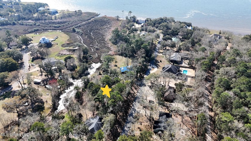 Welcome to an exceptional waterfront opportunity in the heart of - photo 8