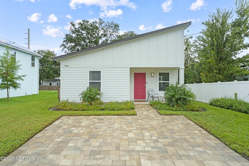 Step into this beautifully crafted new construction home - photo 2