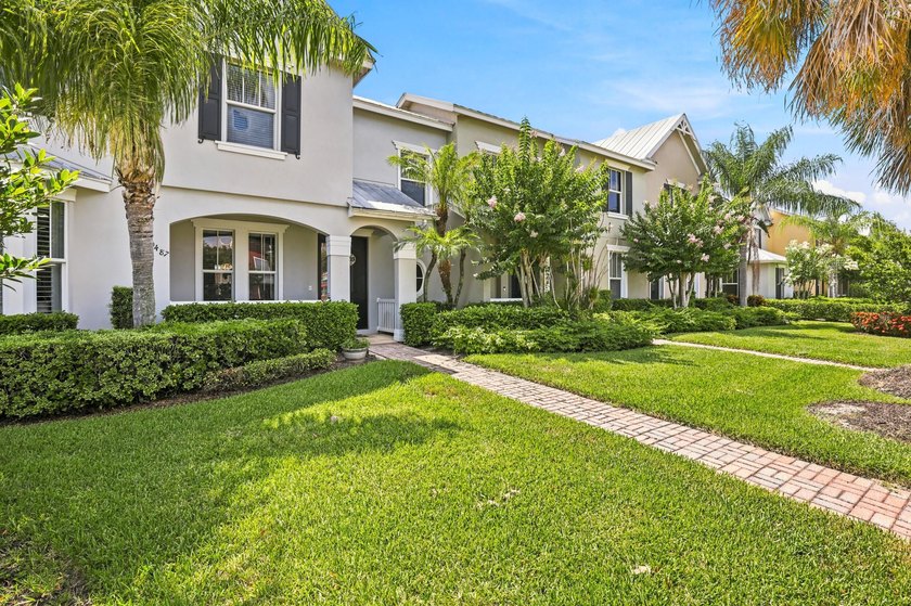 Welcome to this three-bedroom, 2.5-bathroom residence provides - photo 2