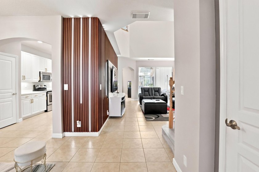 Welcome to this three-bedroom, 2.5-bathroom residence provides - photo 6
