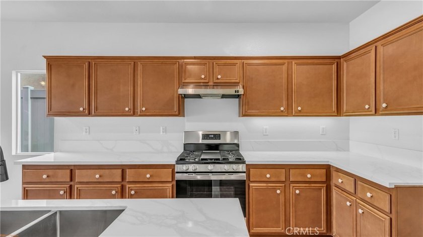 Welcome to this beautifully upgraded 3-bedroom, 2-bath residence - photo 5