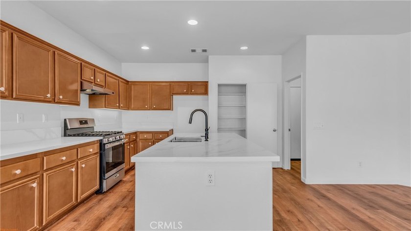 Welcome to this beautifully upgraded 3-bedroom, 2-bath residence - photo 6