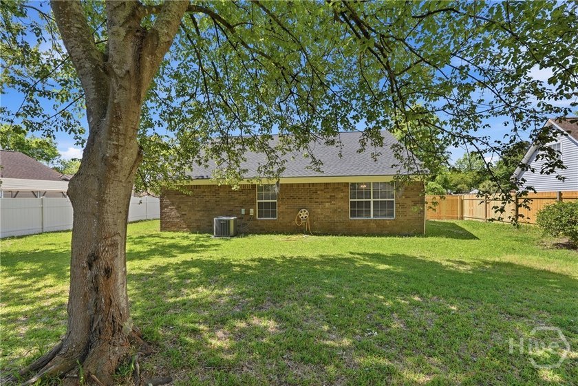 Great location with an affordable price! 3 Bedrooms and 2 Bath - photo 29