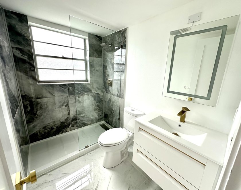 Spectacular &amp; Move-in Ready First floor corner unit in 55+ - photo 6