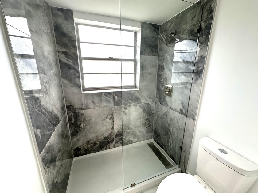 Spectacular &amp; Move-in Ready First floor corner unit in 55+ - photo 8