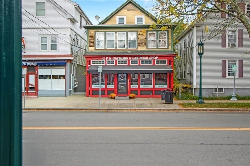 Tremendous Investment Opportunity in Bristol, RI. This amazing - photo 5