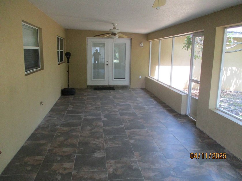 ~ LAKE OKEECHOBEE ACCESS- CHARMING 4 bedroom 2 bathroom CBS home - photo 12