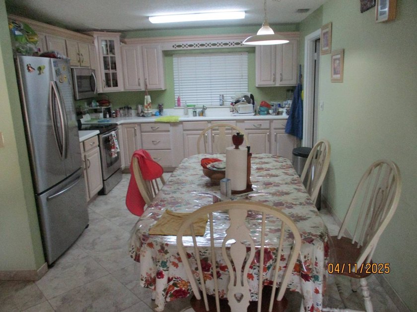 ~ LAKE OKEECHOBEE ACCESS- CHARMING 4 bedroom 2 bathroom CBS home - photo 15