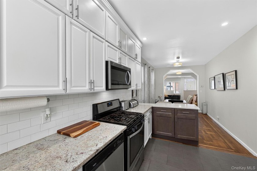 Turn-Key Perfection in the Heart of Pelham Bay! Welcome home to - photo 17