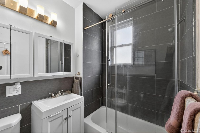 Turn-Key Perfection in the Heart of Pelham Bay! Welcome home to - photo 27